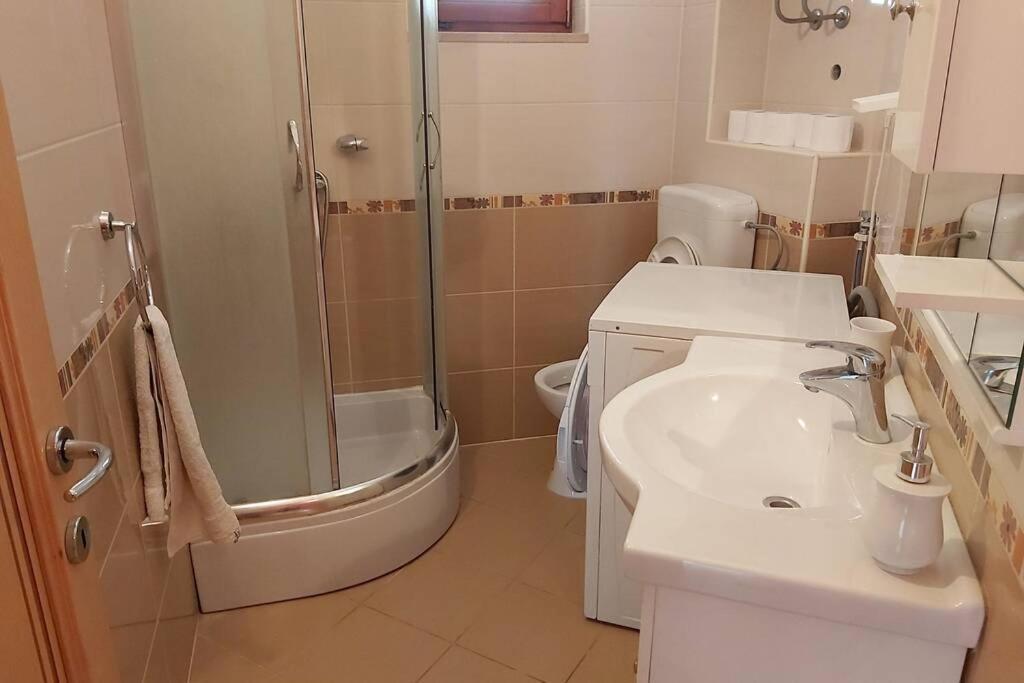 Beautiful Apartment 80 M From The Sea Marusici  Exterior foto