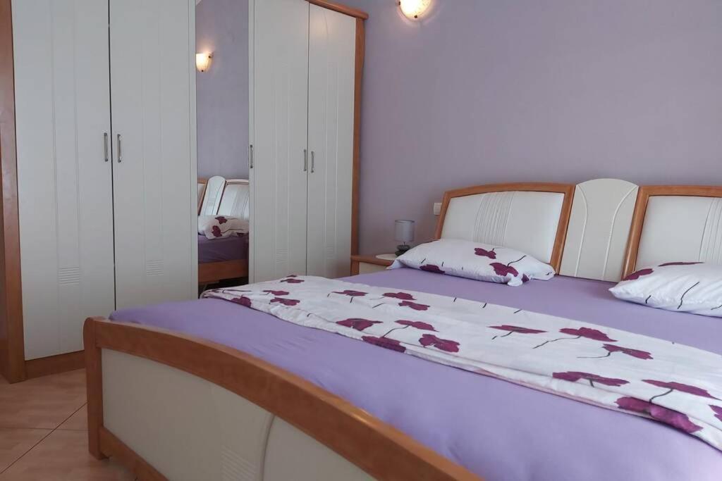 Beautiful Apartment 80 M From The Sea Marusici  Exterior foto